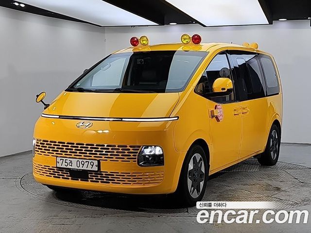 Hyundai Staria 2022 — photo 1
