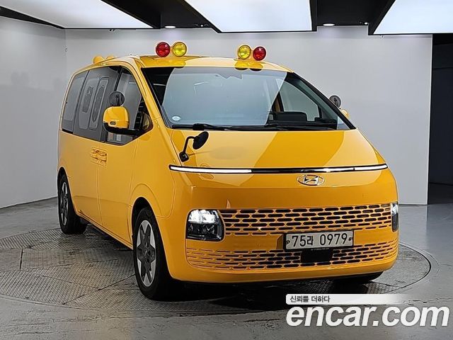Hyundai Staria 2022 — photo 2