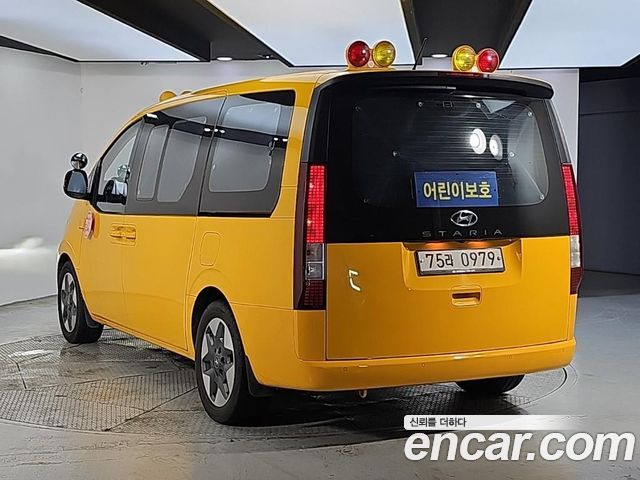 Hyundai Staria 2022 — photo 3