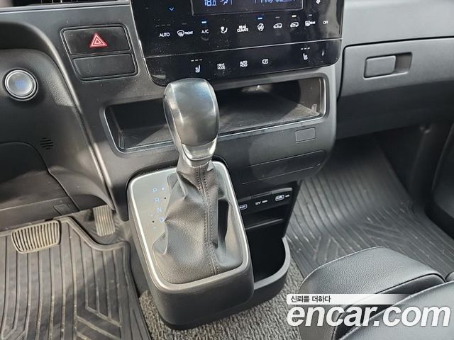 Hyundai Staria 2022 — photo 8