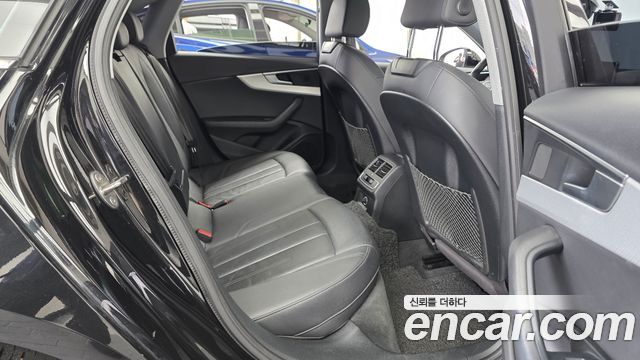 Audi A4 2018 — photo 12