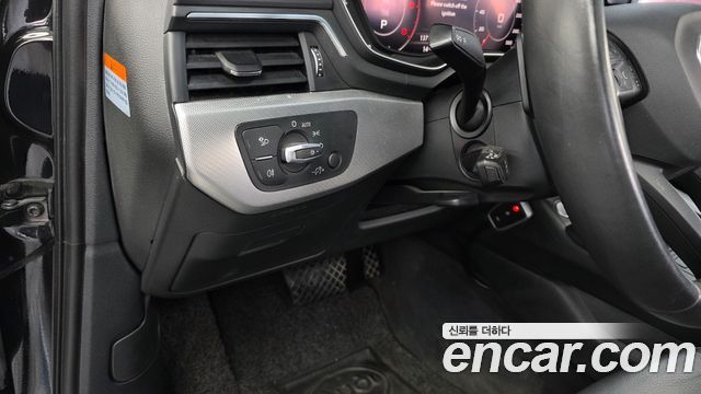 Audi A4 2018 — photo 18