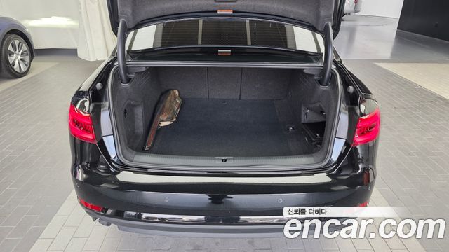 Audi A4 2018 — photo 20