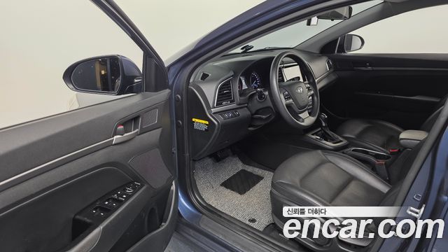 Hyundai AVANTE 2018 — photo 10