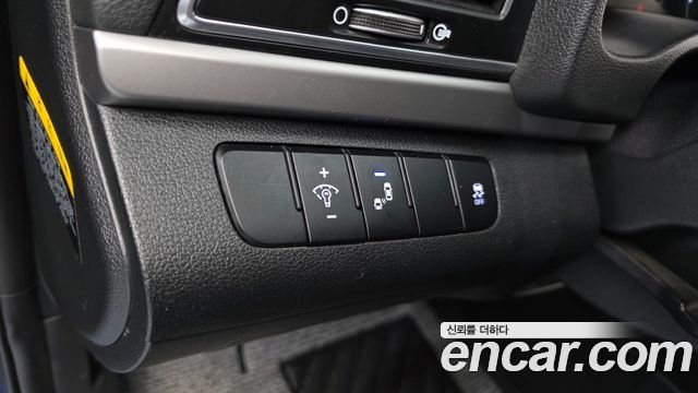 Hyundai AVANTE 2018 — photo 17
