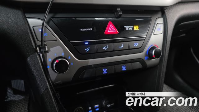 Hyundai AVANTE 2018 — photo 20