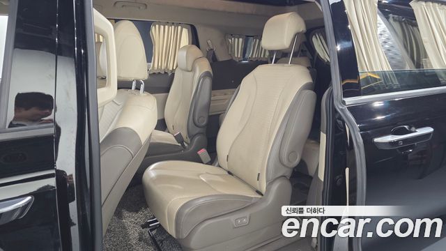 Kia Canival 2023 — photo 17