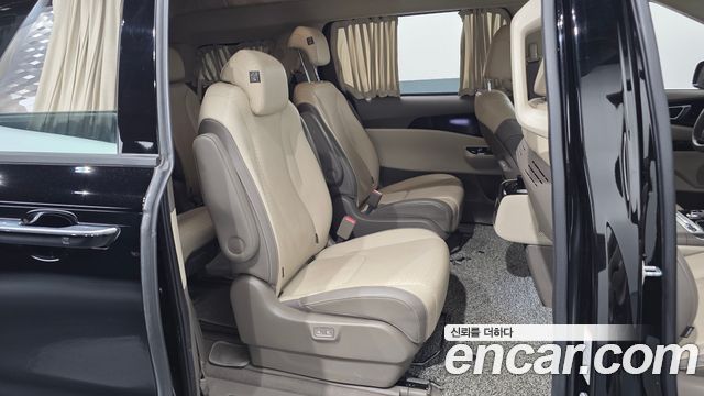 Kia Canival 2023 — photo 18
