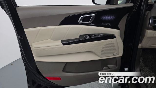 Kia Canival 2023 — photo 14