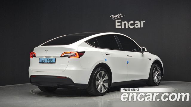 Tesla Model Y 2021 — photo 2