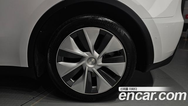 Tesla Model Y 2021 — photo 7