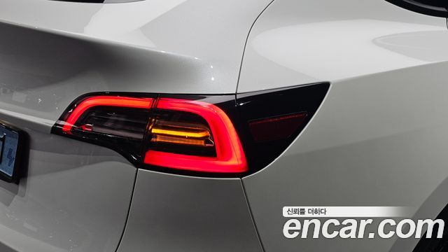 Tesla Model Y 2021 — photo 9