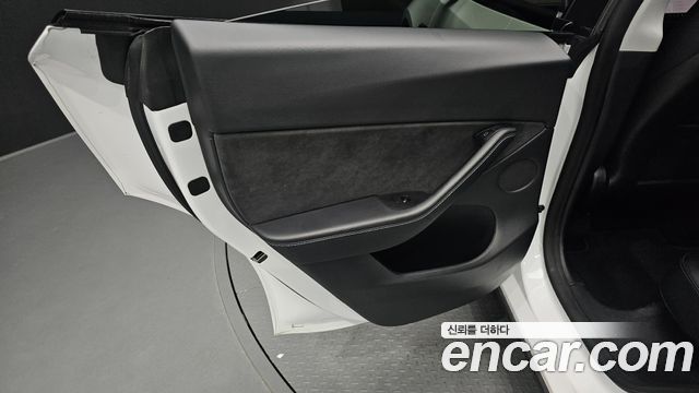 Tesla Model Y 2021 — photo 15