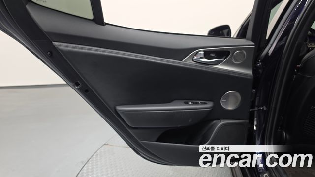 Kia Stinger 2018 — photo 15