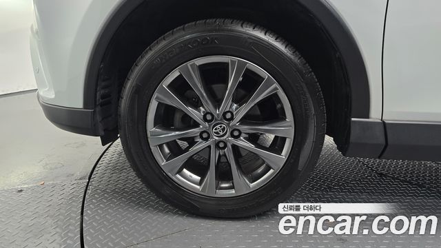 Toyota RAV4 2018 — photo 5