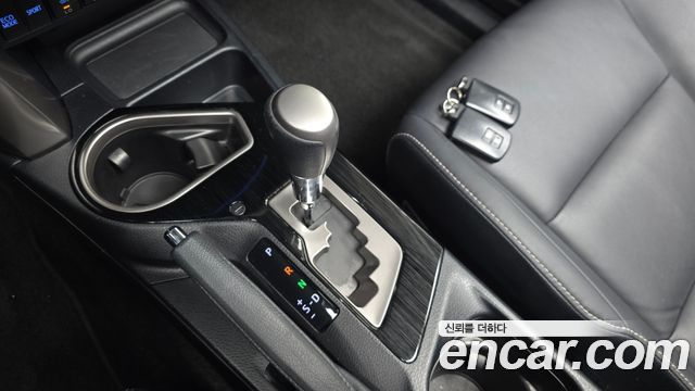Toyota RAV4 2018 — photo 9