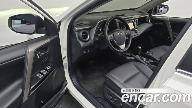 Toyota RAV4 2018 — photo 10