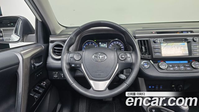 Toyota RAV4 2018 — photo 12