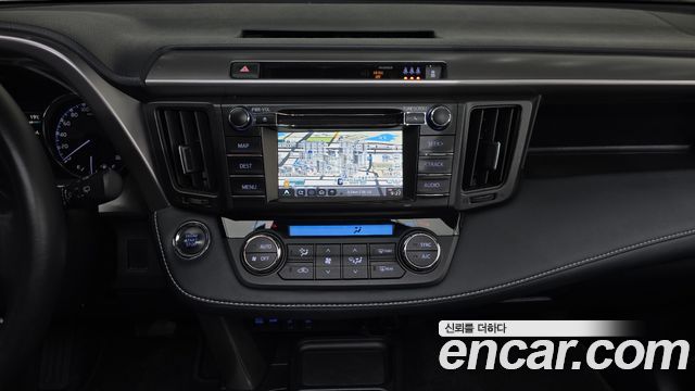 Toyota RAV4 2018 — photo 13