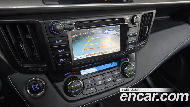 Toyota RAV4 2018 — photo 14