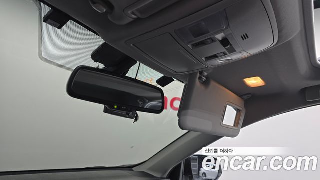 Toyota RAV4 2018 — photo 19
