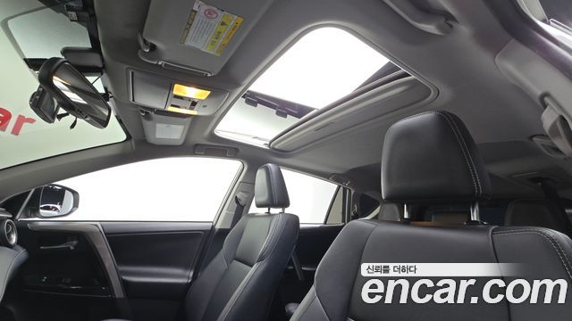Toyota RAV4 2018 — photo 20