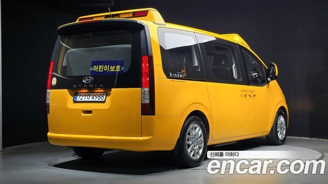 Hyundai Staria 2022 — photo 2