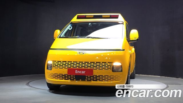 Hyundai Staria 2022 — photo 3