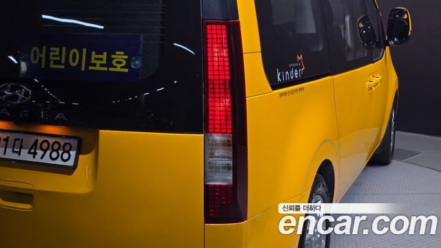 Hyundai Staria 2022 — photo 9