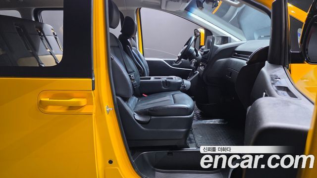 Hyundai Staria 2022 — photo 16