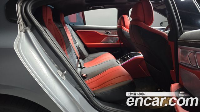 BMW 8-Series 2022 — photo 17