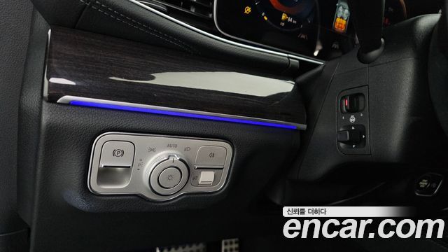 Mercedes-Benz GLE-Class 2021 — photo 16