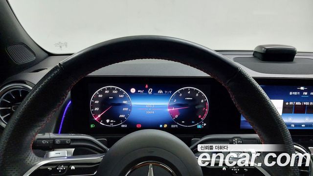 Mercedes-Benz GLB-Class 2026 — photo 8