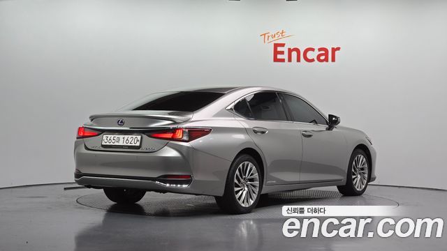 Lexus ES 2021 — photo 2