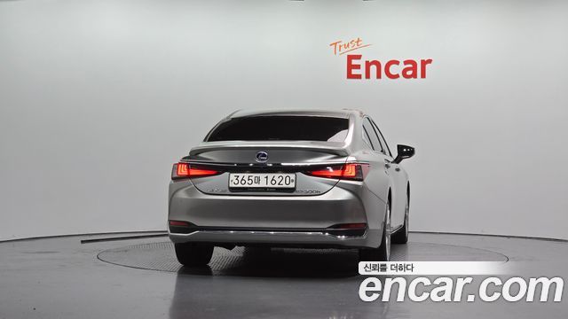 Lexus ES 2021 — photo 4