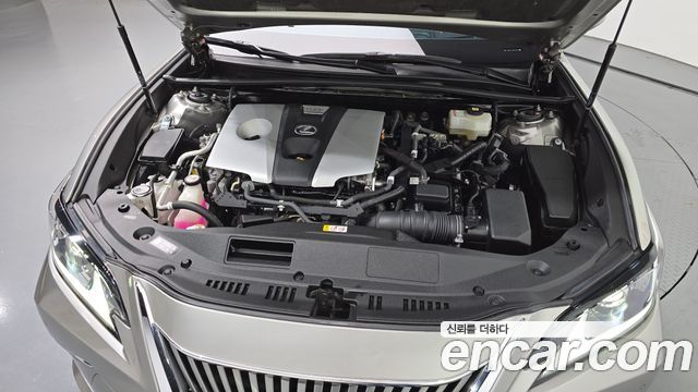 Lexus ES 2021 — photo 6