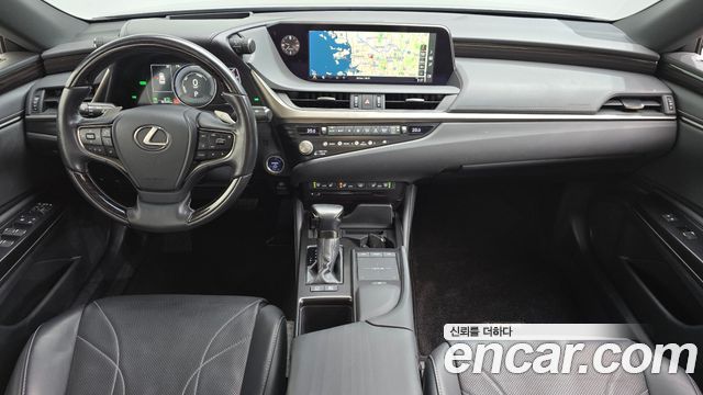 Lexus ES 2021 — photo 10