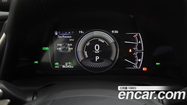 Lexus ES 2021 — photo 11