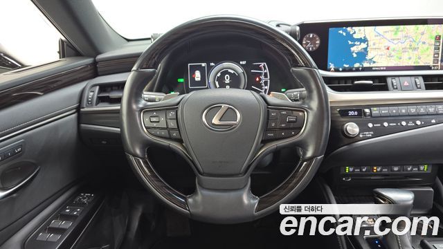 Lexus ES 2021 — photo 19