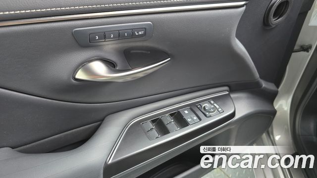 Lexus ES 2021 — photo 23
