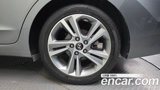 Hyundai AVANTE 2018 — photo 5