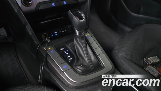 Hyundai AVANTE 2018 — photo 12