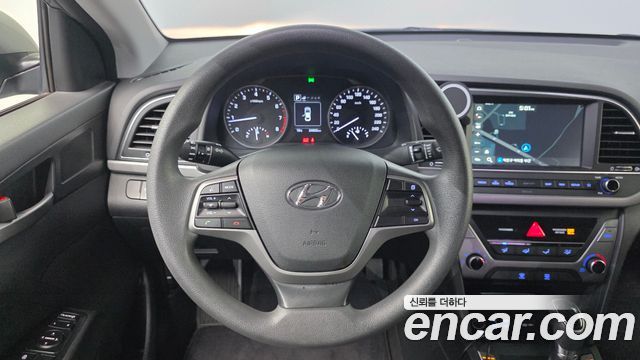 Hyundai AVANTE 2018 — photo 19
