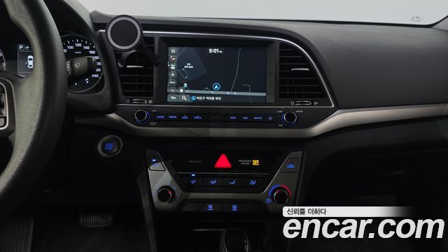 Hyundai AVANTE 2018 — photo 20