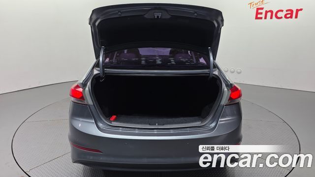 Hyundai AVANTE 2018 — photo 25