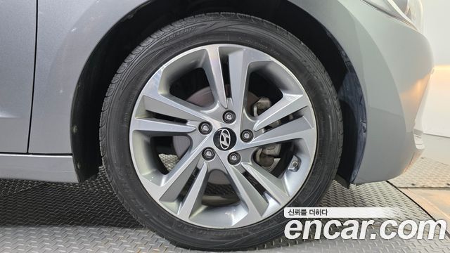 Hyundai AVANTE 2018 — photo 7