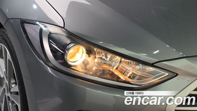 Hyundai AVANTE 2018 — photo 8