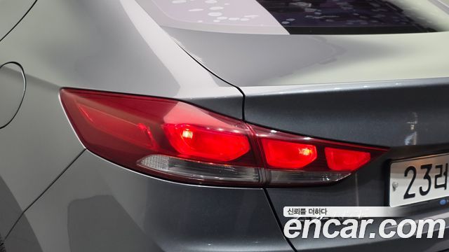 Hyundai AVANTE 2018 — photo 9