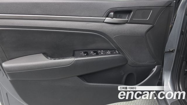 Hyundai AVANTE 2018 — photo 14