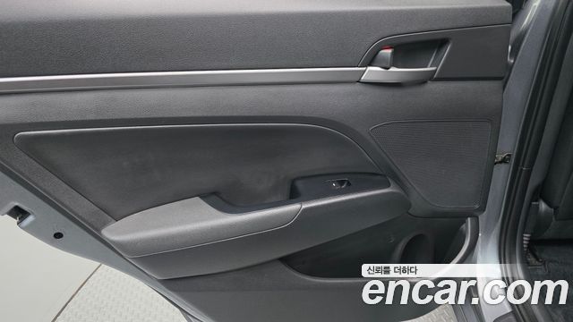 Hyundai AVANTE 2018 — photo 15